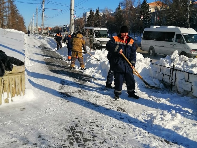 В мэрии рассказали, как Омск вручную очищают от снега #Новости #Общество #Омск