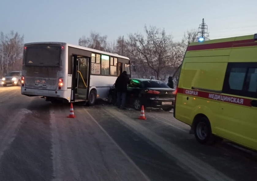 Прокуратура организовала проверку по факту ДТП с маршруткой в Омске #Новости #Общество #Омск