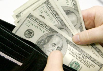 Омская пенсионерка заплатила 300 долларов, чтобы получить деньги от Путина #Омск #Общество #Сегодня Омская пенсионерка заплатила 300 долларов, чтобы получить деньги от Путина #Омск #Общество #Сегодня