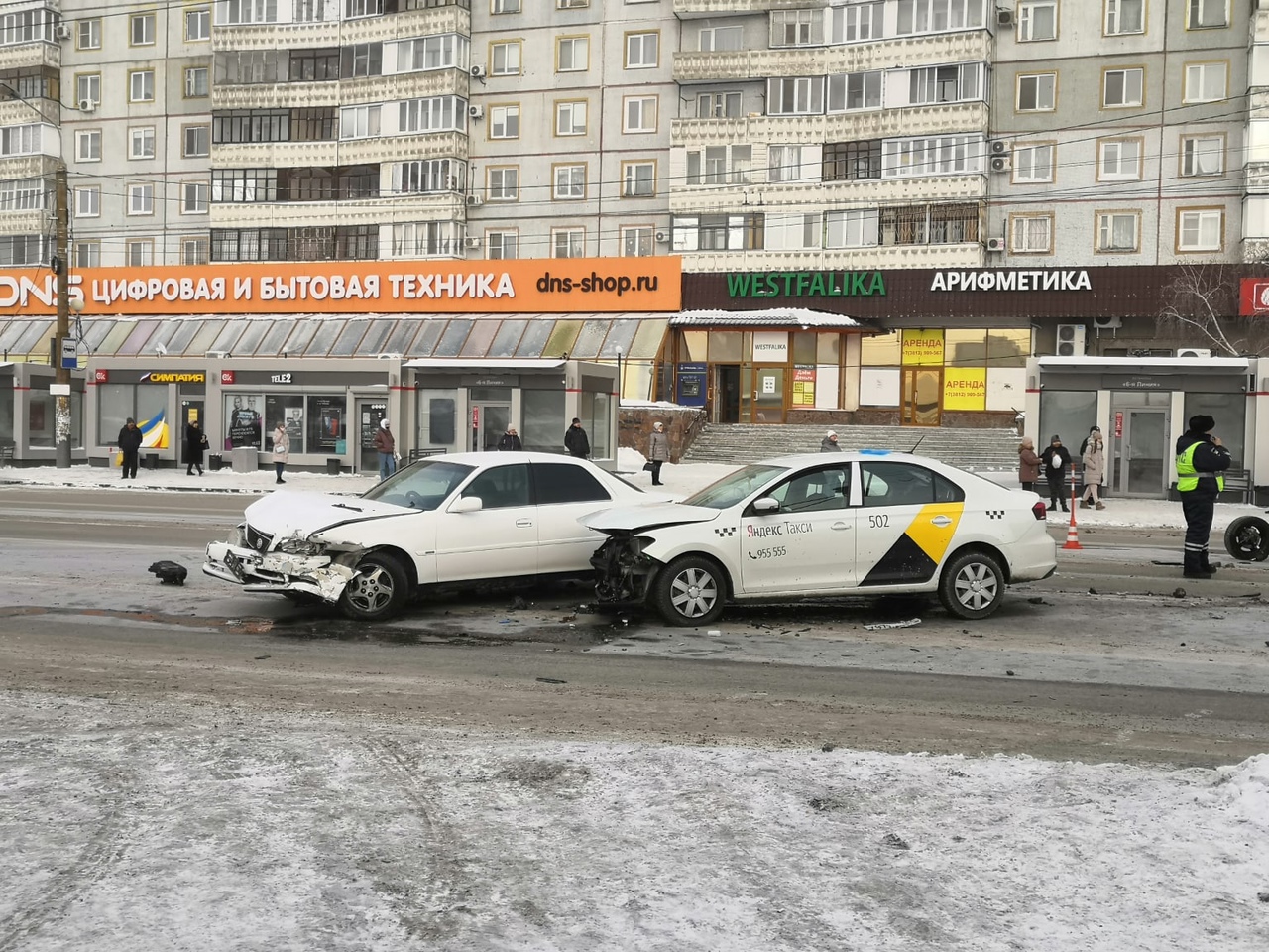 В центре Омска столкнулись сразу три иномарки: есть пострадавшие #Новости #Общество #Омск