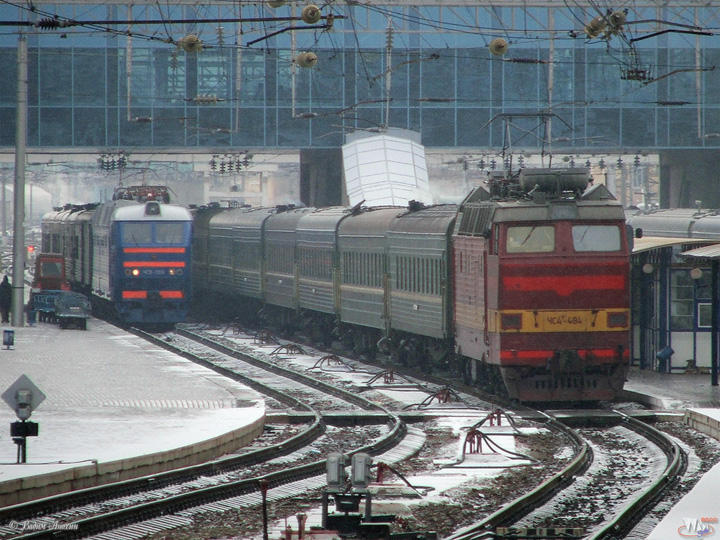 В Омской области грузовой поезд насмерть сбил человека #Омск #Общество #Сегодня