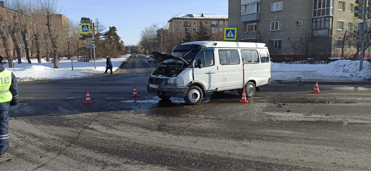 В Омске «Газель» протаранила иномарку: пострадал ребенок #Новости #Общество #Омск