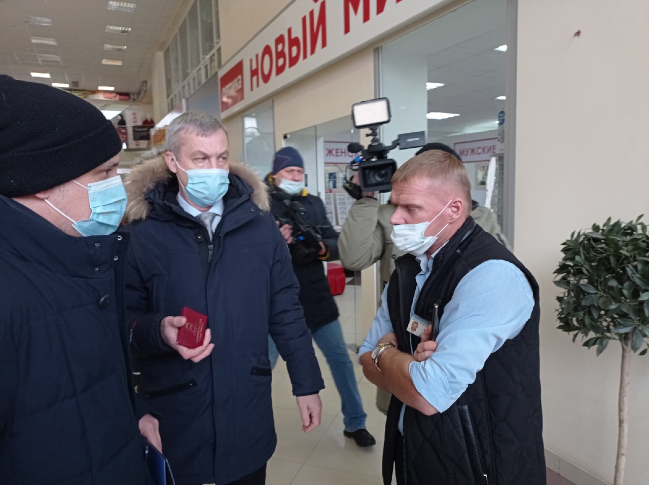 «Вышел в туалет, отключили свет»: почему в омских ТЦ перестали проверять QR-коды? #Омск #Общество #Сегодня «Вышел в туалет, отключили свет»: почему в омских ТЦ перестали проверять QR-коды? #Омск #Общество #Сегодня