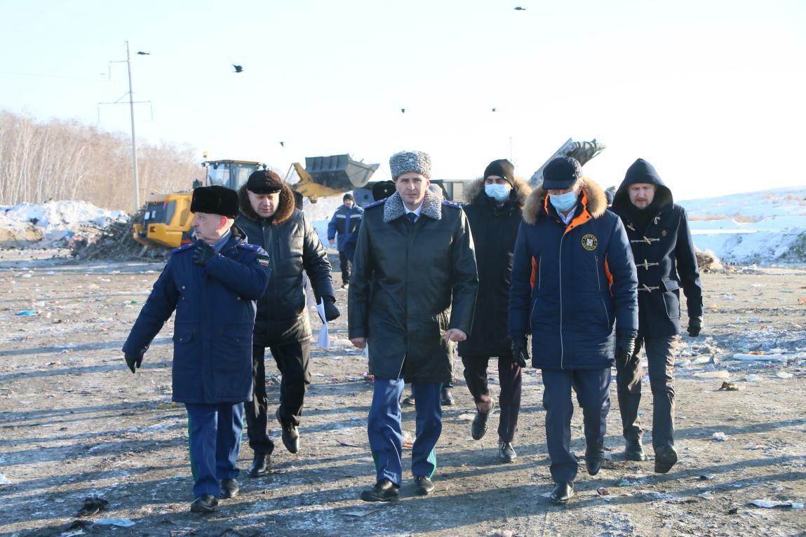 Прокурор съездил на свалку в Омске и завел дело на директора «Магнита» #Омск #Общество #Сегодня