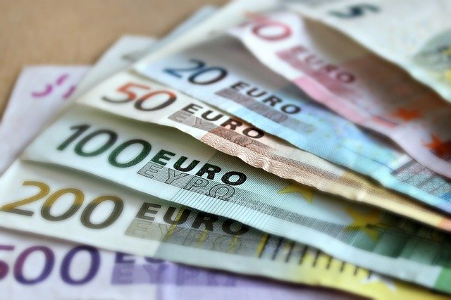 Курс евро превысил 100 рублей #Омск #Общество #Сегодня Курс евро превысил 100 рублей #Омск #Общество #Сегодня