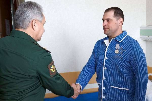 Шойгу наградил медалью «За отвагу» омича, отличившегося на Украине #Новости #Общество #Омск Шойгу наградил медалью «За отвагу» омича, отличившегося на Украине #Новости #Общество #Омск