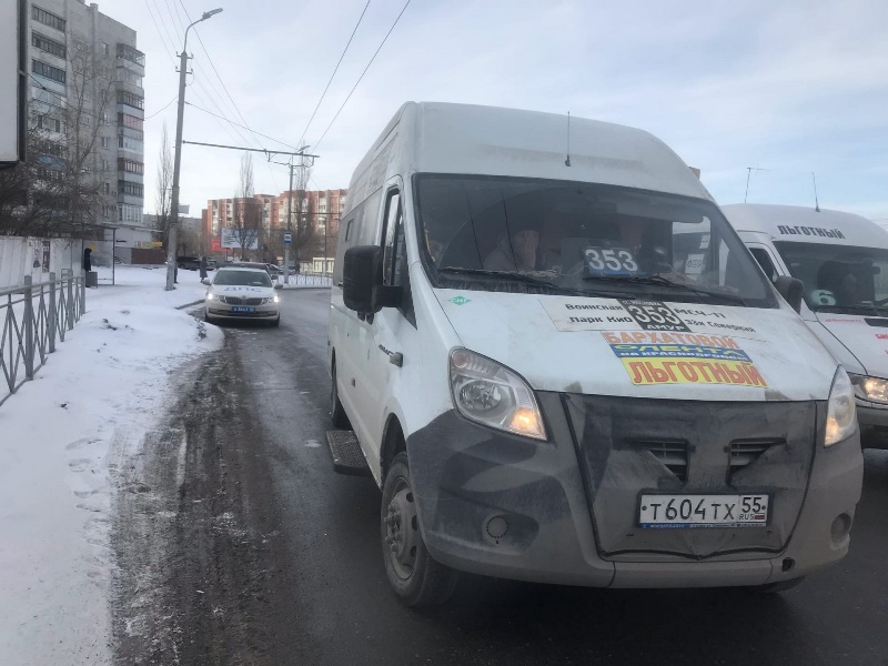 В Омске лишенный прав «газелист» управлял переполненной маршруткой #Новости #Общество #Омск