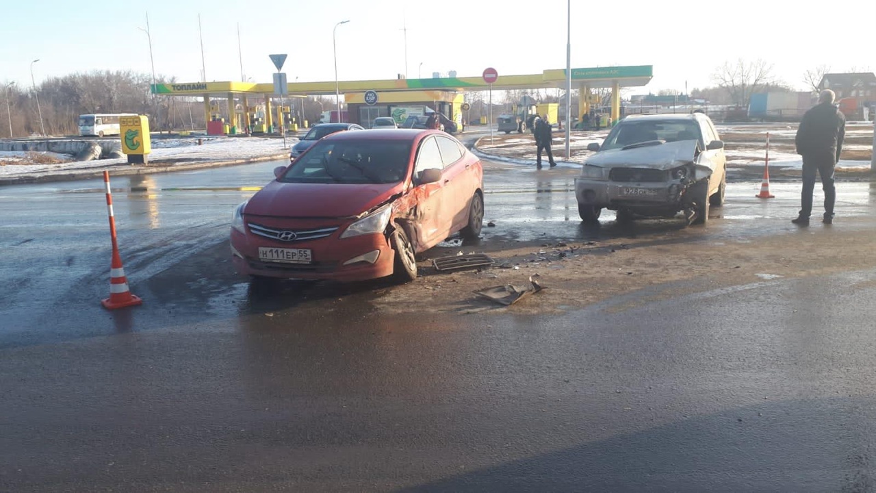 В Омске автоледи с новорожденным в салоне врезалась в иномарку #Новости #Общество #Омск