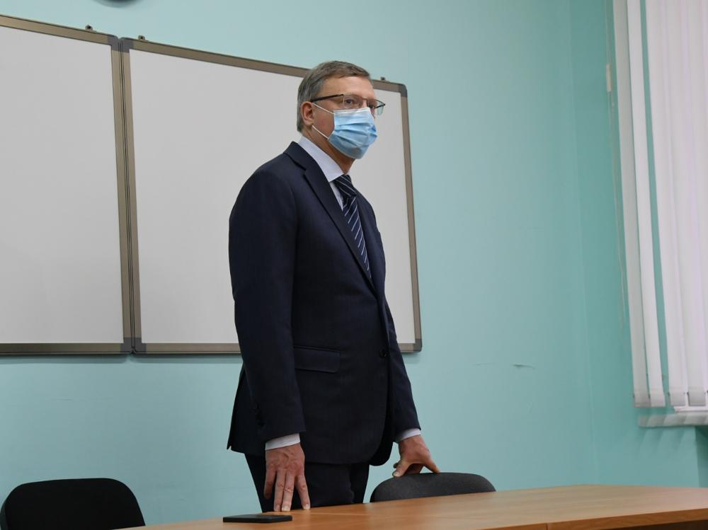 Губернатор признал, что омичи уже не носят маски #Омск #Общество #Сегодня