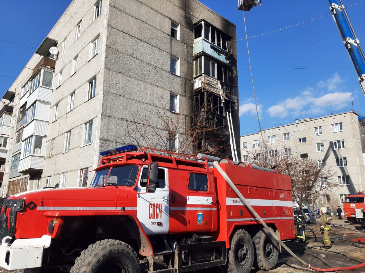 В омской пятиэтажке полностью выгорели балконы #Новости #Общество #Омск