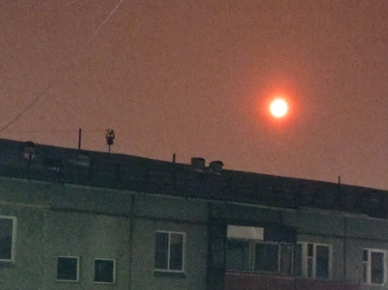 Как на Марсе: из-за смога омичи наблюдают «странное» солнце #Омск #Общество #Сегодня