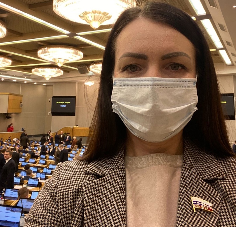 Фадина за год заработала в десятки раз меньше, чем Антропенко #Омск #Общество #Сегодня