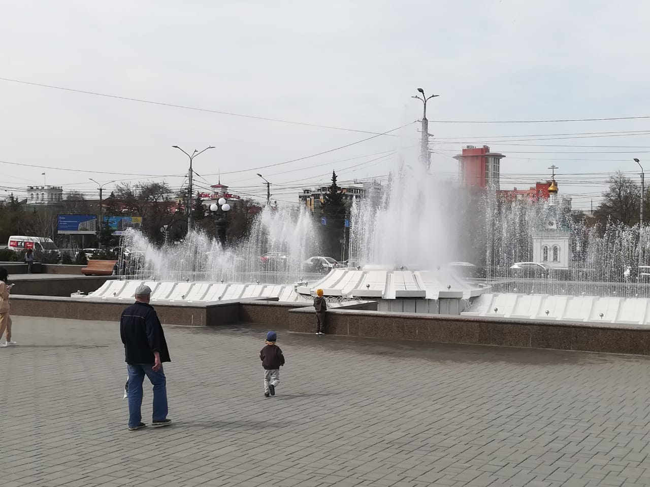 В Омске запустили уже 10 фонтанов #Омск #Общество #Сегодня