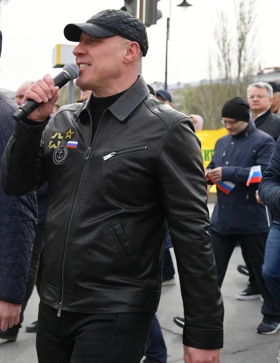 Майданов на концерте в Омске спросил про баннер «Zа президента» #Омск #Общество #Сегодня Майданов на концерте в Омске спросил про баннер «Zа президента» #Омск #Общество #Сегодня