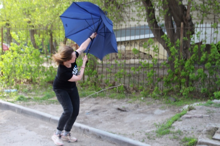 Мэрия предупреждает омичей о сильном ветре #Новости #Общество #Омск