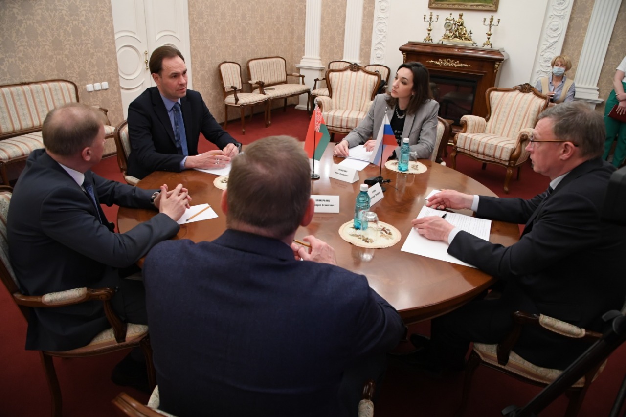 Бурков пригласил в Омск делегацию из Белоруссии