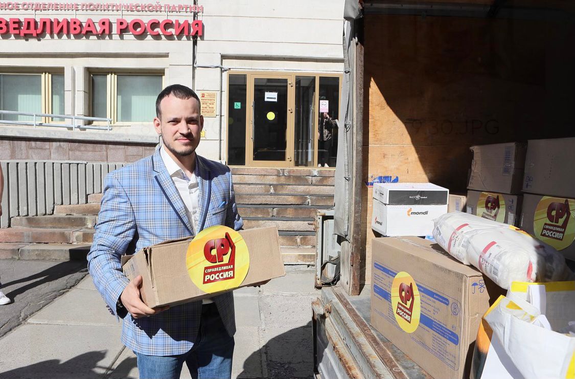 Омские эсеры отправили тонну гуманитарной помощи Донбассу #Омск #Общество #Сегодня Омские эсеры отправили тонну гуманитарной помощи Донбассу #Омск #Общество #Сегодня