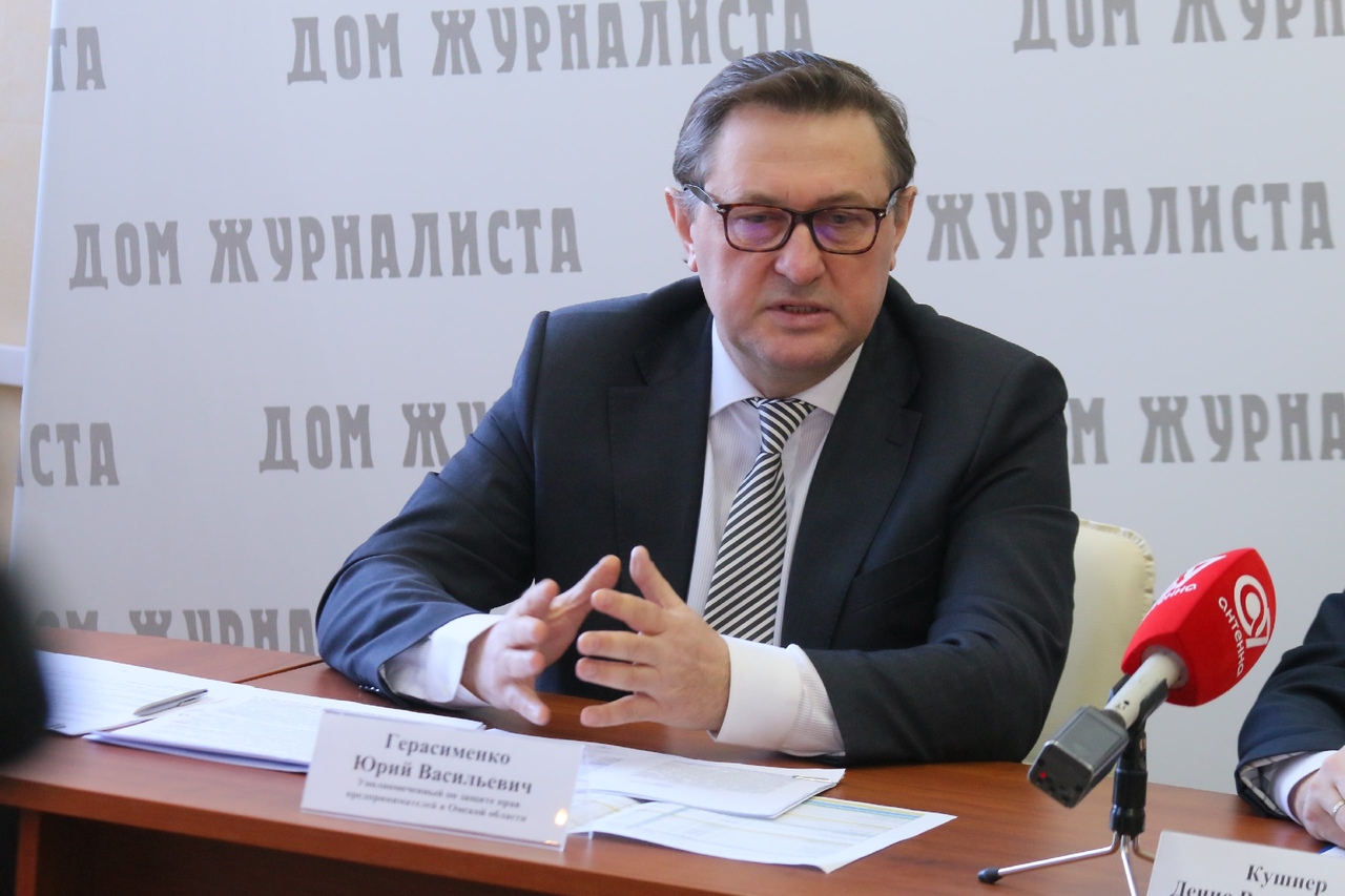 Путин наградил омского бизнес-омбудсмена за защиту интересов предпринимателей Путин наградил омского бизнес-омбудсмена за защиту интересов предпринимателей