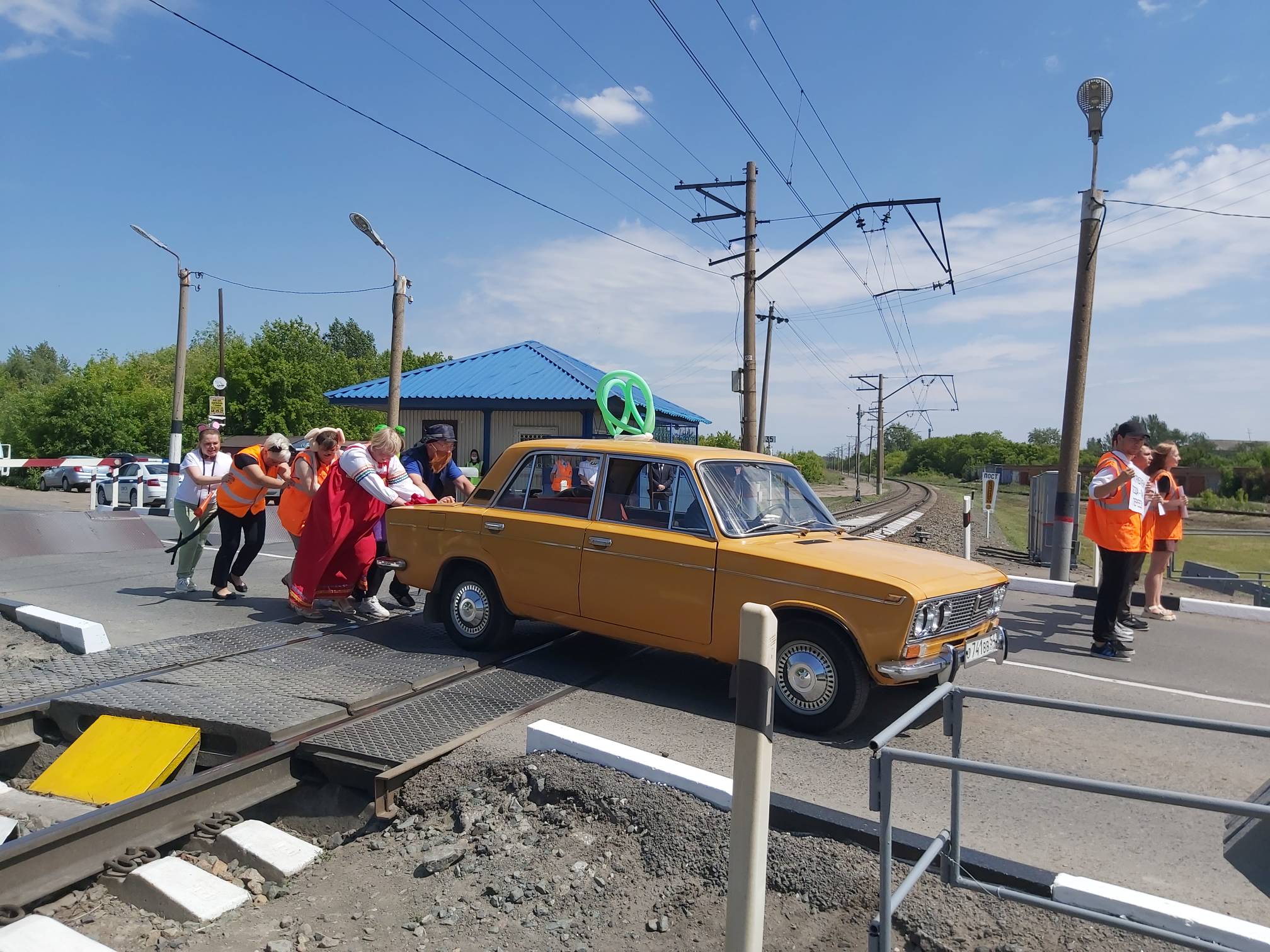 Омским водителям показали, как избежать ДТП на железнодорожном переезде #Новости #Общество #Омск