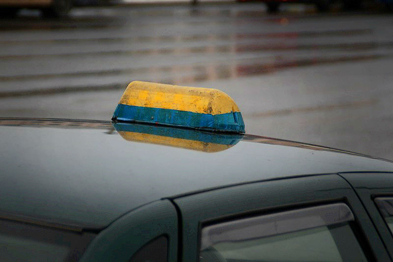 Омичка хотела уехать к подруге, но ее избил таксист #Омск #Общество #Сегодня