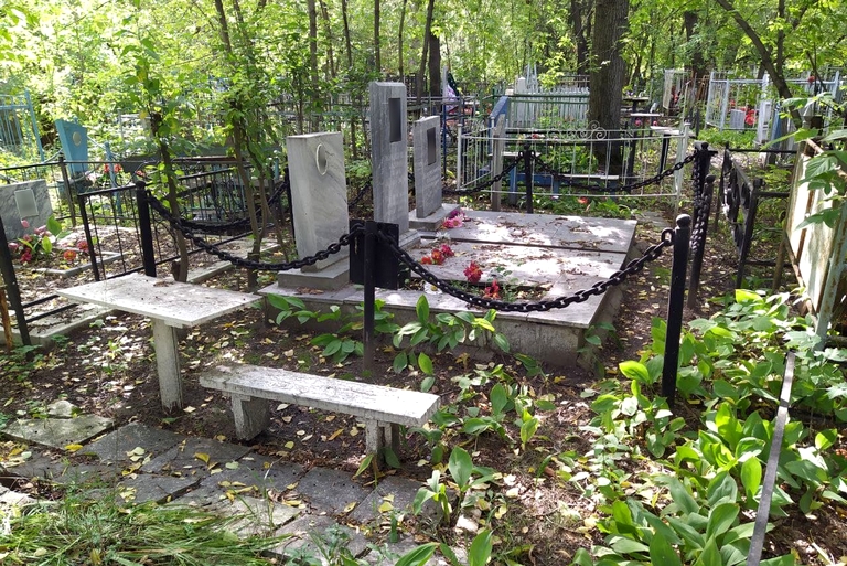 Жителя Омской области придавило плитой на кладбище #Омск #Общество #Сегодня