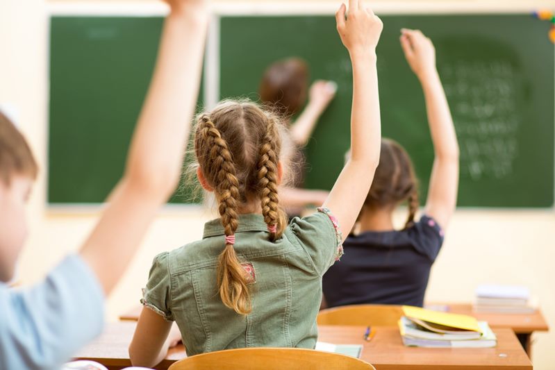 С учителей сняли лишнюю нагрузку #Омск #Общество #Сегодня