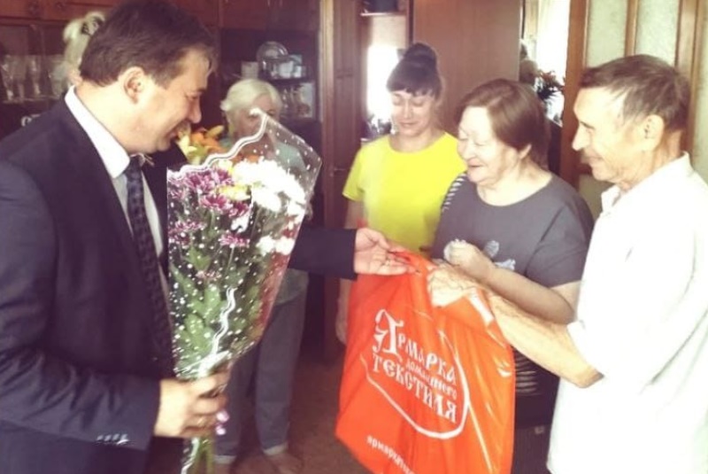 Единороссы поздравили омичей с Днем семьи, любви и верности #Новости #Общество #Омск