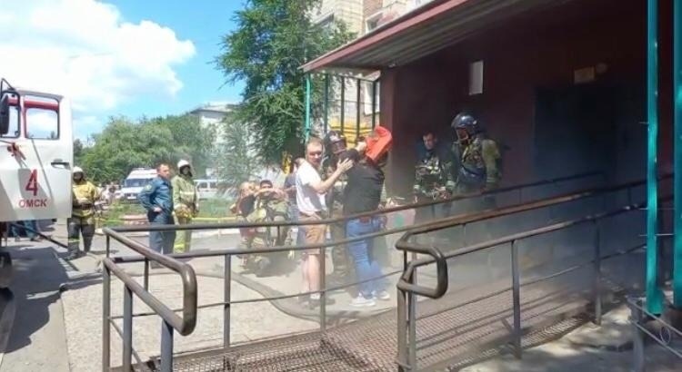В Омске массово горели многоэтажки #Омск #Общество #Сегодня В Омске массово горели многоэтажки #Омск #Общество #Сегодня