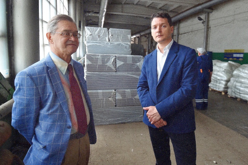 «Новый город» передал 3 тонны гумпомощи для жителей Донбасса #Омск #Общество #Сегодня «Новый город» передал 3 тонны гумпомощи для жителей Донбасса #Омск #Общество #Сегодня
