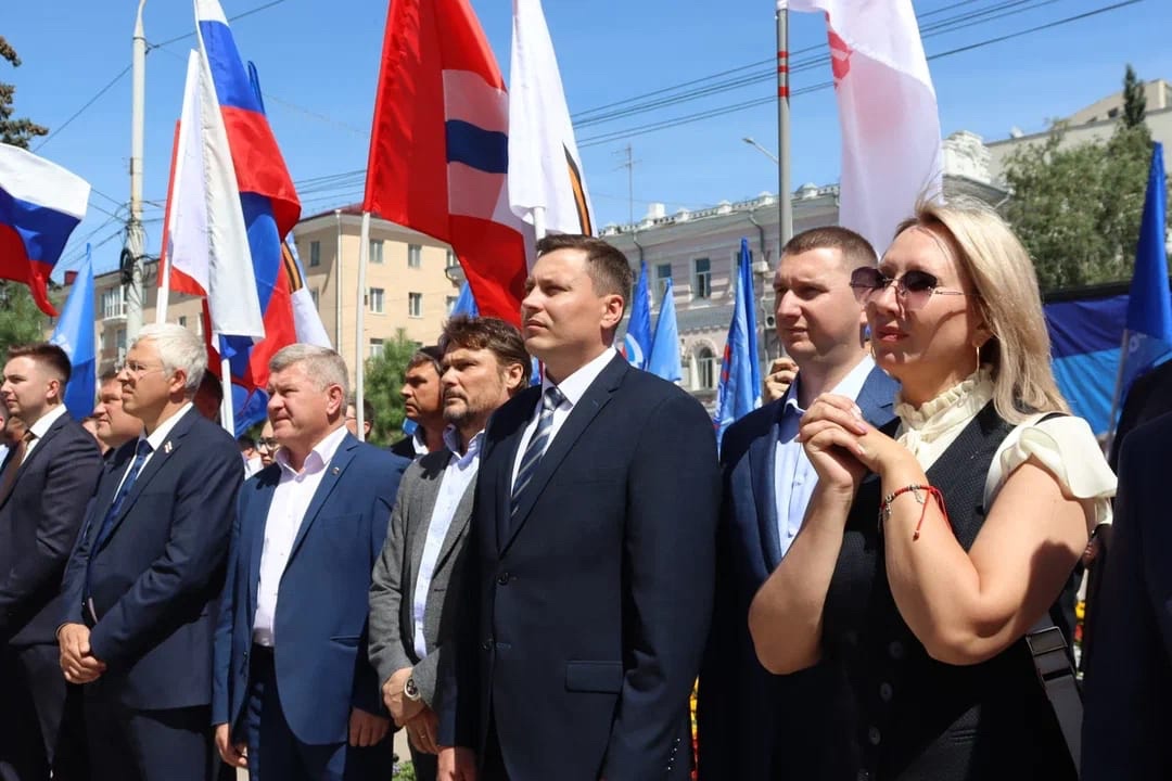 Омские единороссы отправили на Донбасс две фуры гуманитарной помощи #Новости #Общество #Омск Омские единороссы отправили на Донбасс две фуры гуманитарной помощи #Новости #Общество #Омск