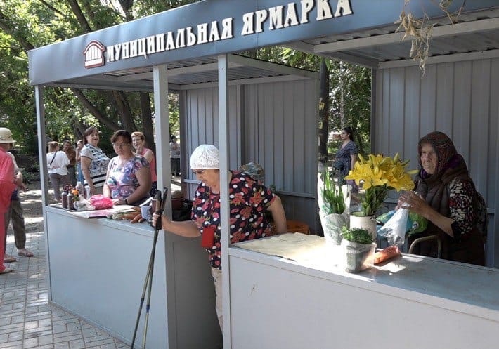 На ярмарке у сквера «Рубиновая мечта» омичи могут купить свежие овощи и ягоды #Новости #Общество #Омск