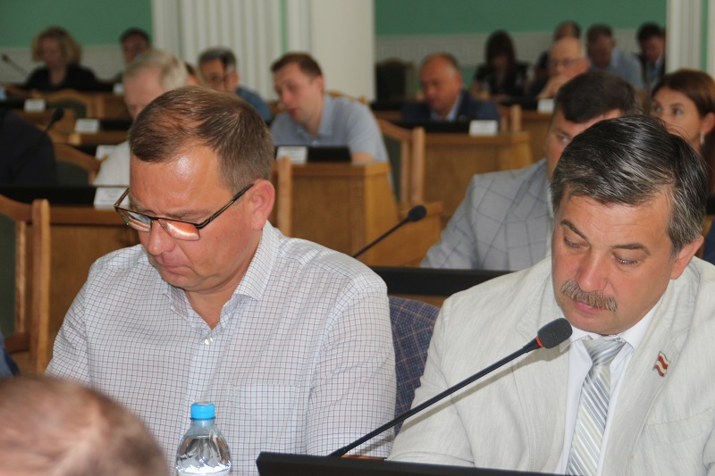 «Выпускной» в Омском горсовете: депутаты отсидели последний «урок» #Новости #Общество #Омск «Выпускной» в Омском горсовете: депутаты отсидели последний «урок» #Новости #Общество #Омск