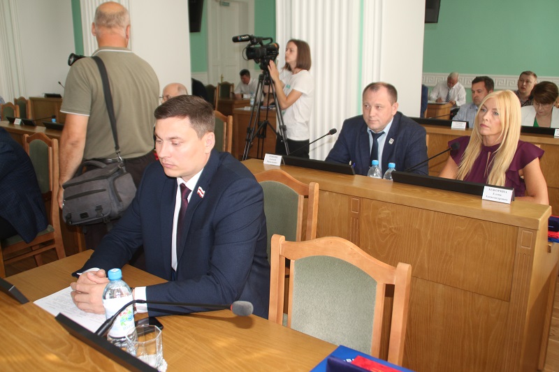 «Выпускной» в Омском горсовете: депутаты отсидели последний «урок» #Новости #Общество #Омск «Выпускной» в Омском горсовете: депутаты отсидели последний «урок» #Новости #Общество #Омск