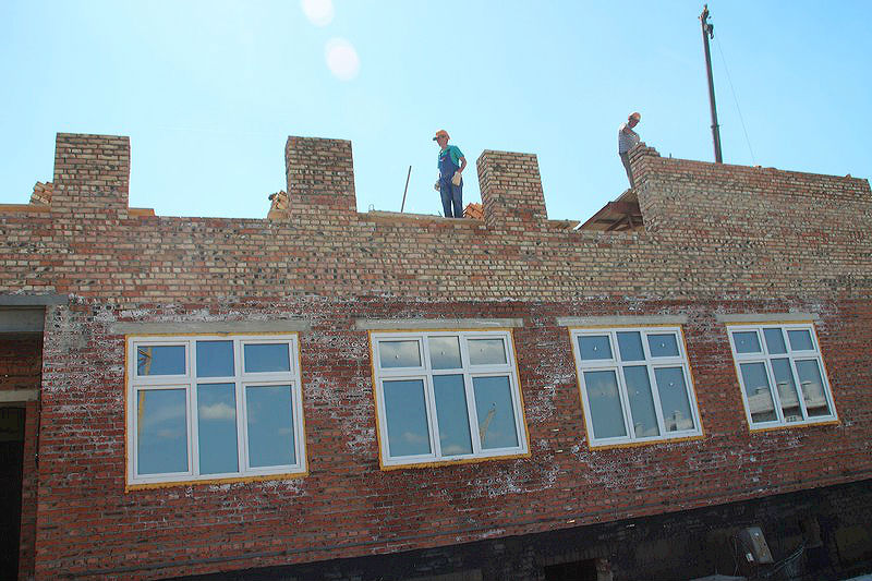Житель Омской области упал со второго этажа строящегося дома #Новости #Общество #Омск