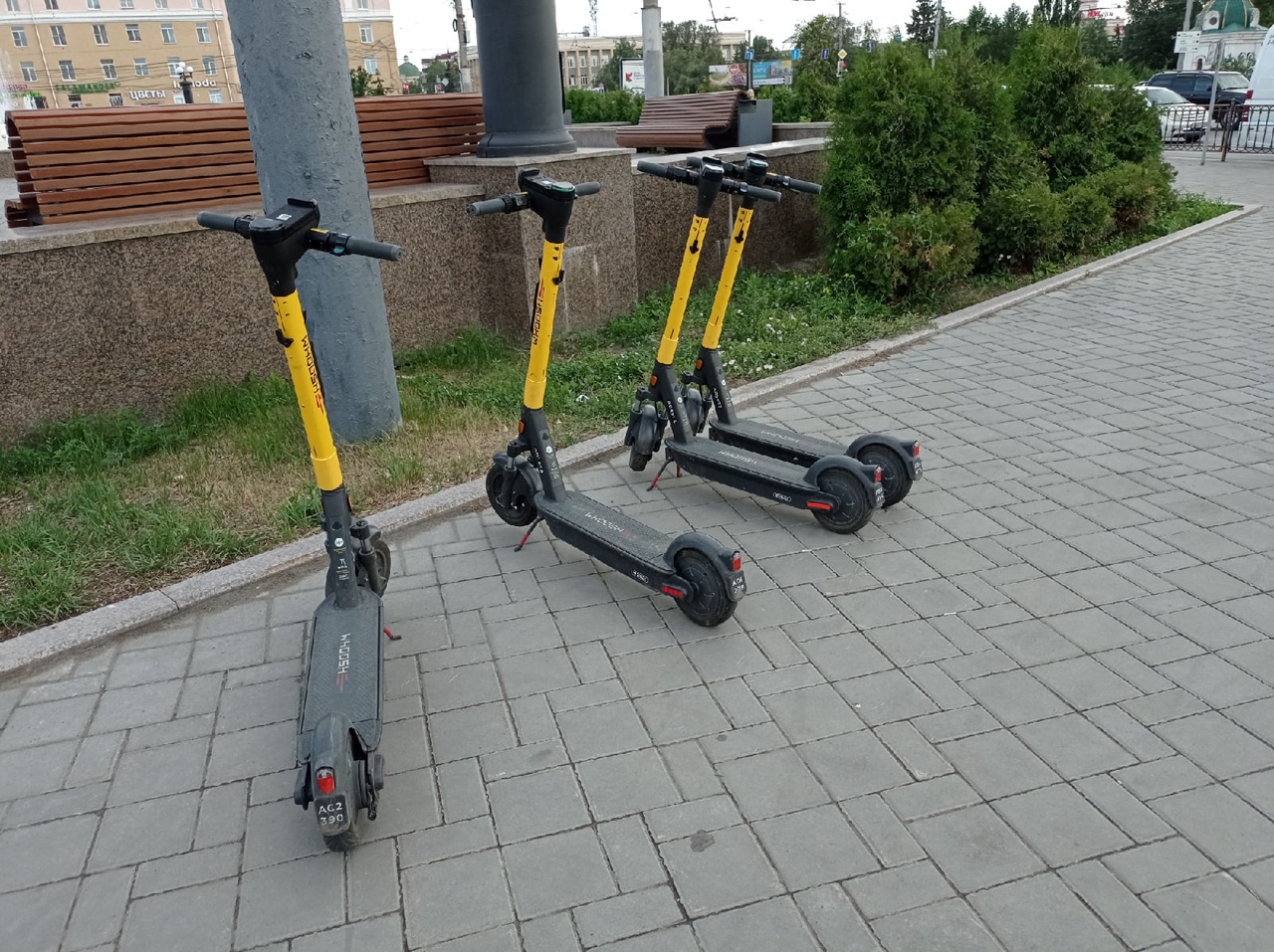 Омич сломал череп, катаясь на электросамокате в центре города #Омск #Общество #Сегодня