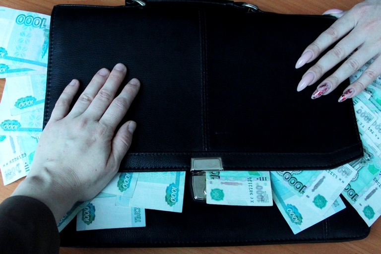 Доцент омского вуза перевела мошенникам более 2 млн #Омск #Общество #Сегодня