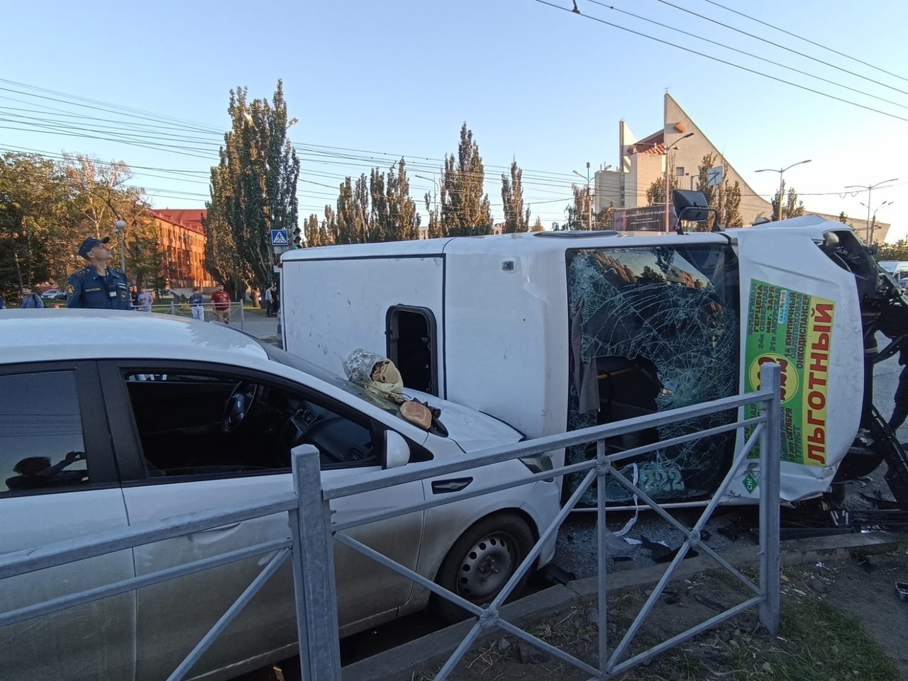 В центре Омска в ДТП с маршруткой пострадали 9 человек #Новости #Общество #Омск