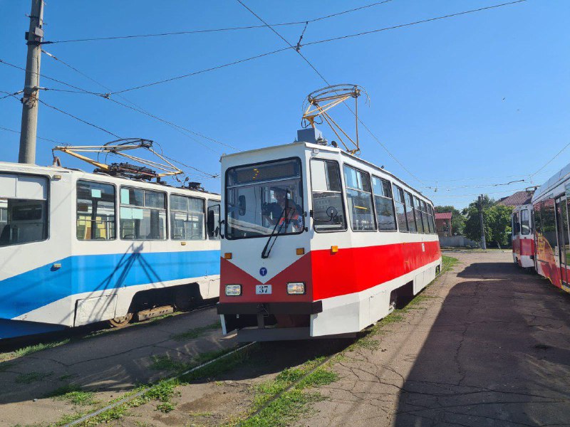 В Омске капитально отремонтировали трамвай: он уже вышел в рейс #Омск #Общество #Сегодня