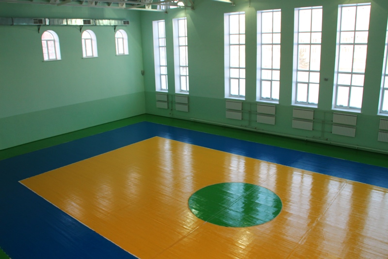В Омске только после вмешательства прокуратуры отремонтировали спортзал школы #Новости #Общество #Омск