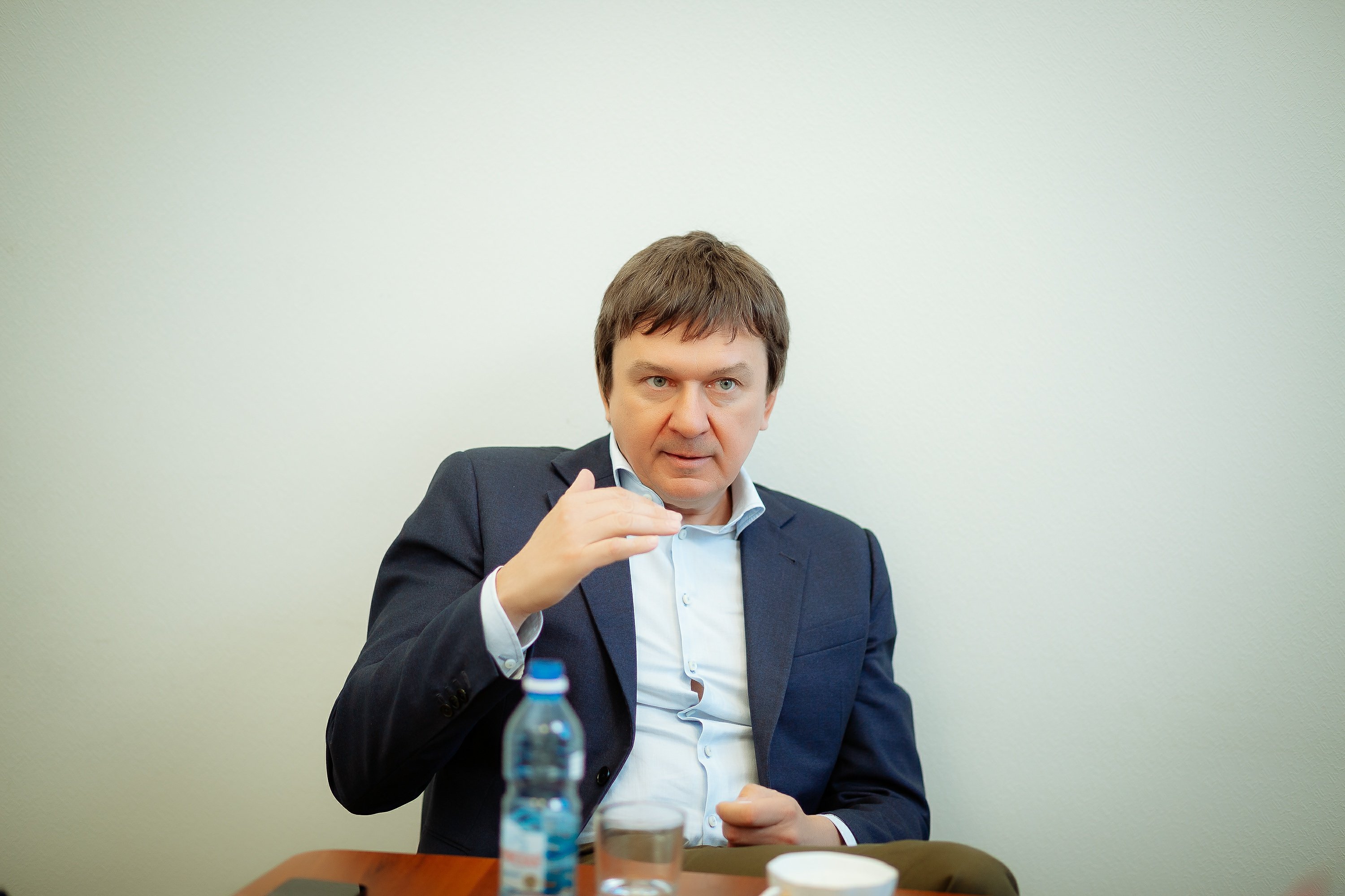 В Омске процветает теневая экономика, и, кажется, всех это устраивает В Омске процветает теневая экономика, и, кажется, всех это устраивает