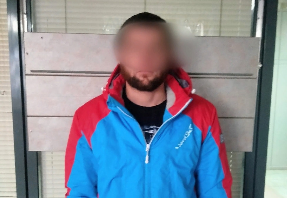 В центре Омска грабитель отобрал телефон у подростка #Омск #Общество #Сегодня