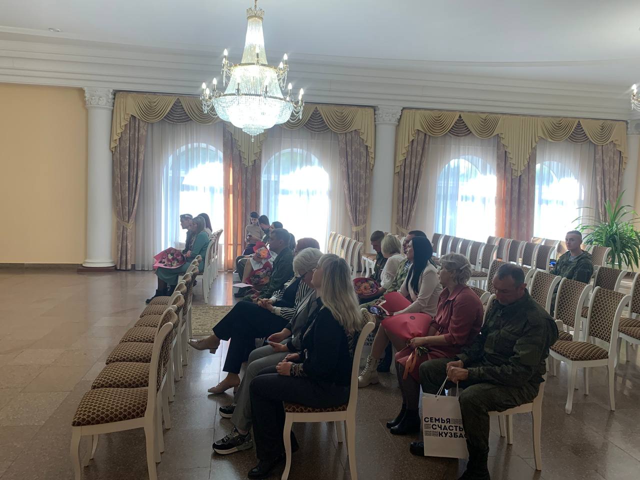 Мобилизованные жители Кузбасса сыграли в Омске семь свадеб #Омск #Общество #Сегодня