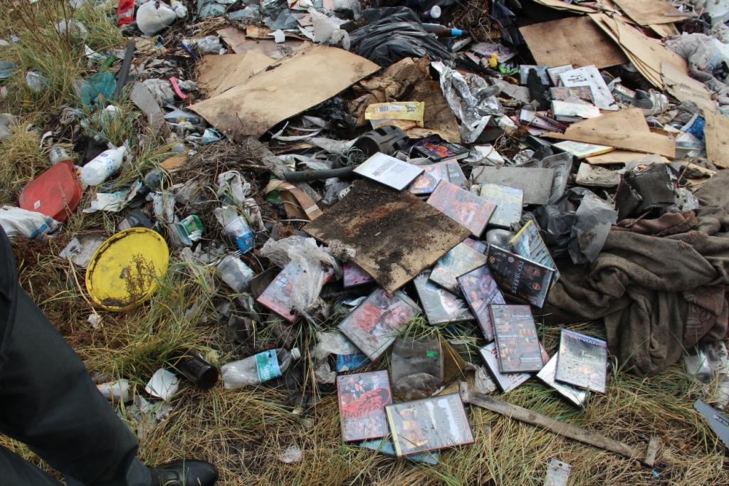 Неизвестные аграрии устроили свалку из химикатов и бытового мусора в Омском районе #Омск #Общество #Сегодня