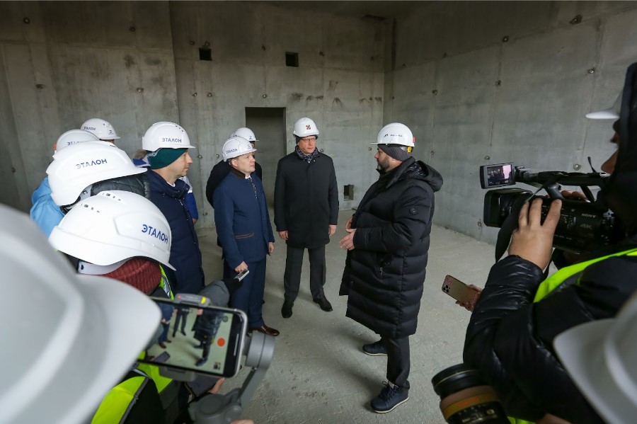 Омскому губернатору показали первые квартиры в новом микрорайоне «Зеленая Река» #Новости #Общество #Омск
