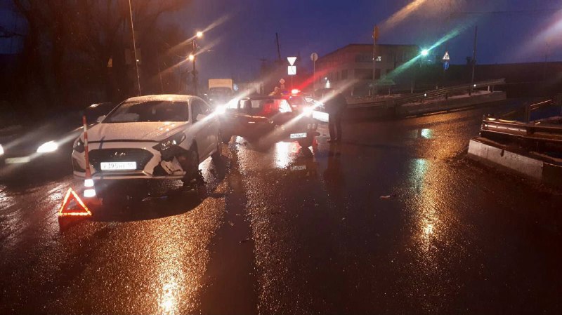 В Омске автоледи устроила ДТП: пострадал маленький ребенок #Омск #Общество #Сегодня