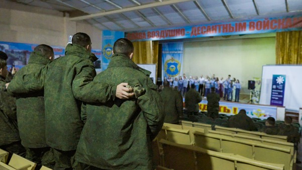 «Принесите бойцу гармошку»: омские мобилизованные «зажгли» под «гимн десантников» #Омск #Общество #Сегодня «Принесите бойцу гармошку»: омские мобилизованные «зажгли» под «гимн десантников» #Омск #Общество #Сегодня
