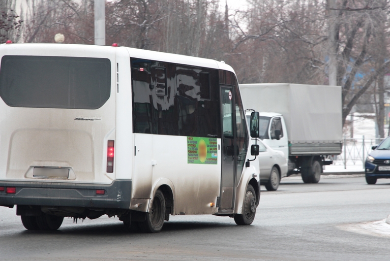 В Омске водитель маршрутки высадил людей на мороз #Омск #Общество #Сегодня