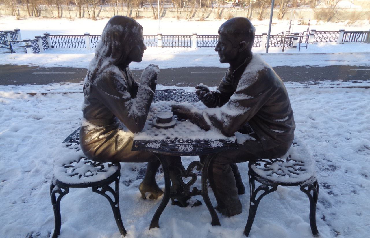 В Омске у памятника влюбленным восстановят скамейку #Омск #Общество #Сегодня