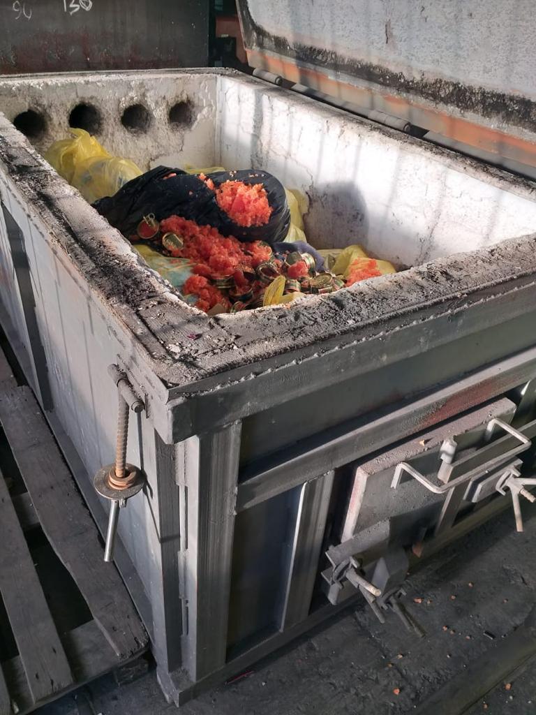 В Омске сожгли почти 1500 банок красной икры #Новости #Общество #Омск