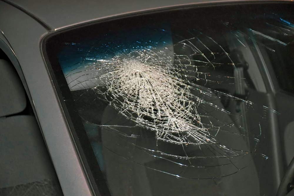 Житель Омской области разбил машину бывшей жены из-за ее сестры #Омск #Общество #Сегодня